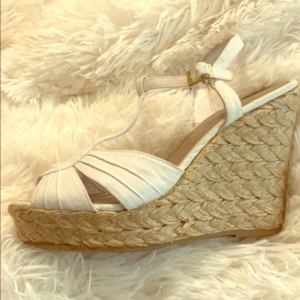 American Eagle white wedges Size 9